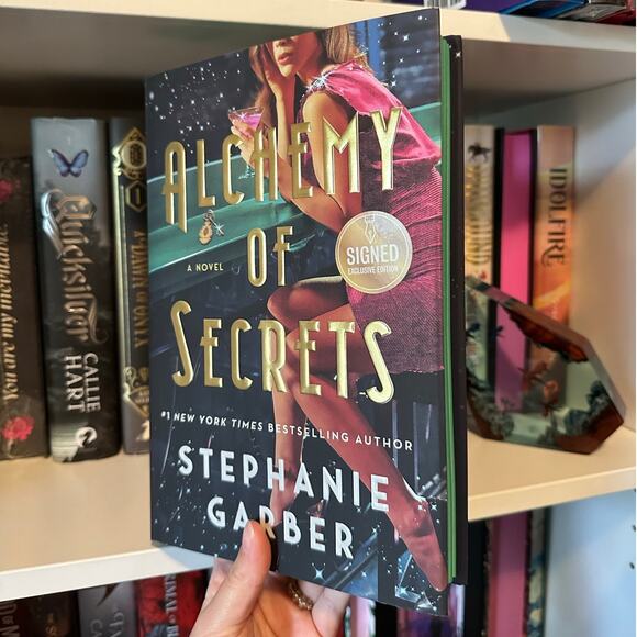 Barnes & Noble Signed Edition Alchemy Of Secrets Stephanie Garber - Picture 1 of 8